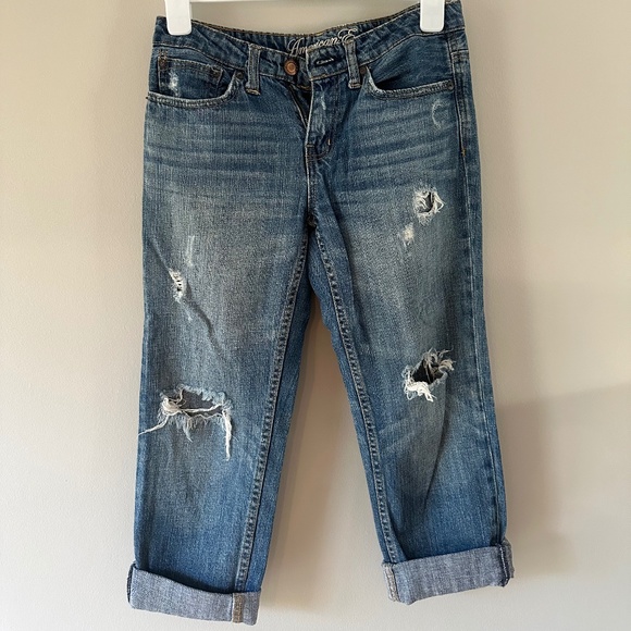 American Eagle Cropped Relaxed Ripped Jeans Size 2 - Picture 1 of 3